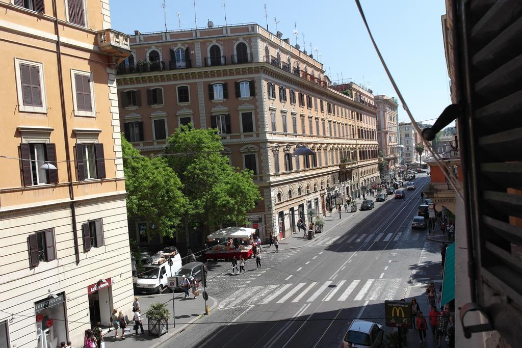 La Casa Di Piero In Via Ottaviano Lägenhet Rom Rum bild